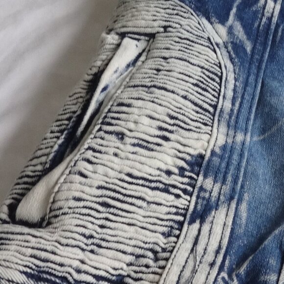 Carbon women's denim vest size L, distressed, front button, adjustable waist, - Picture 12 of 14